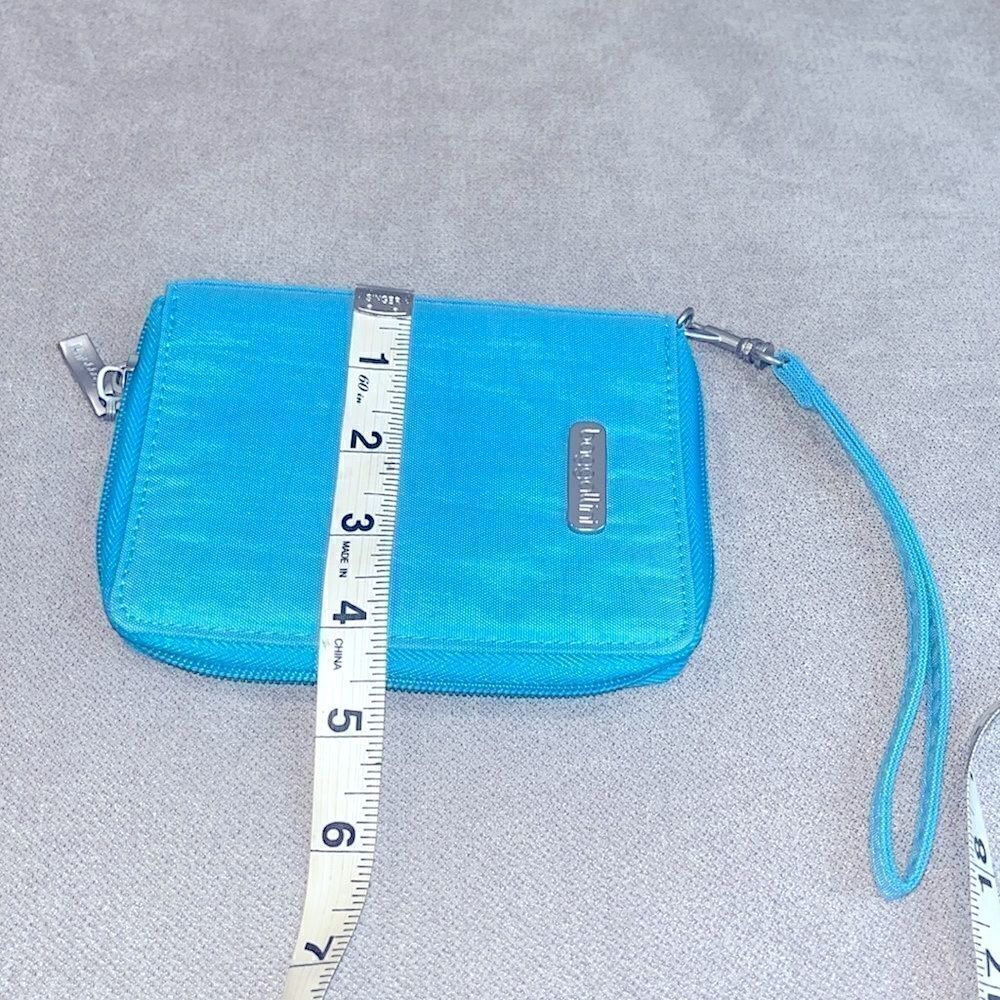 Baggallini canvas zippered wristlet